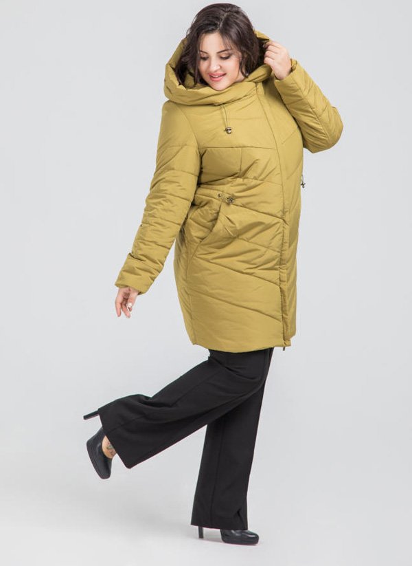 Теплая куртка большого размера с капюшоном для женщины — Россия